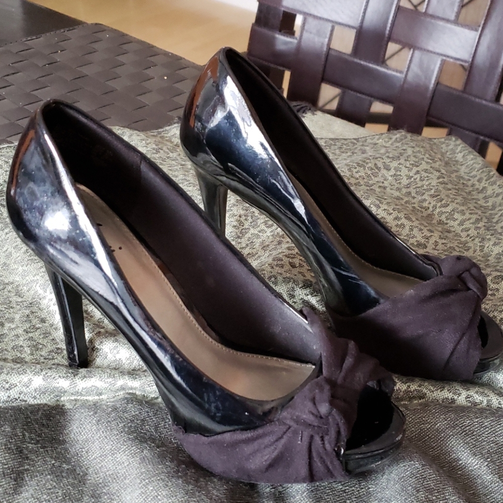 Black patent heels size 5.5